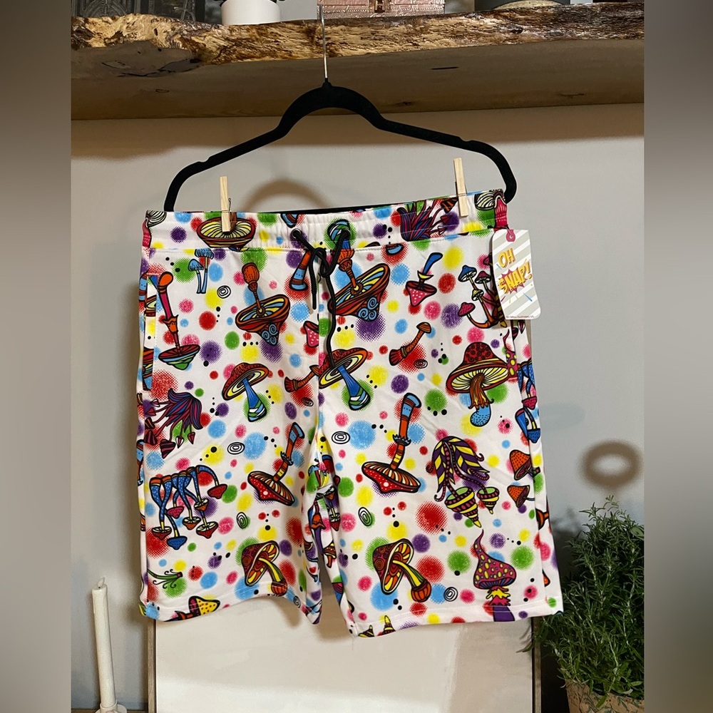 NWT Oh Snap Psychedelic Mushroom Pattern Adult Shorts
